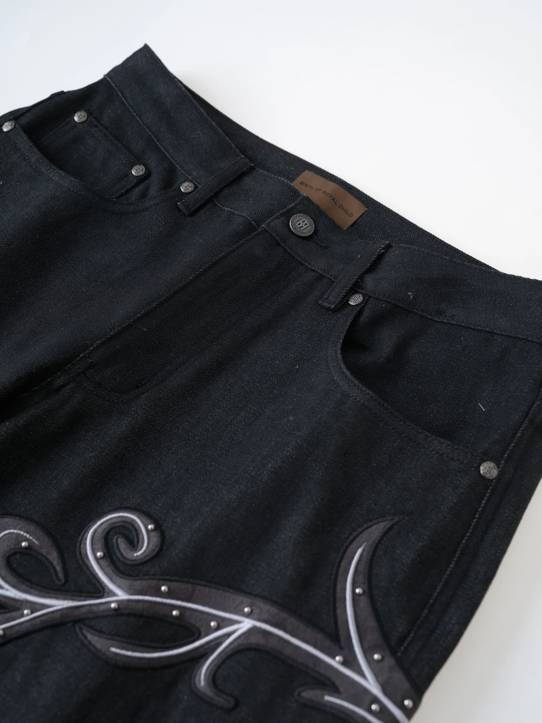 Leather Patch Vine Jeans – detail view